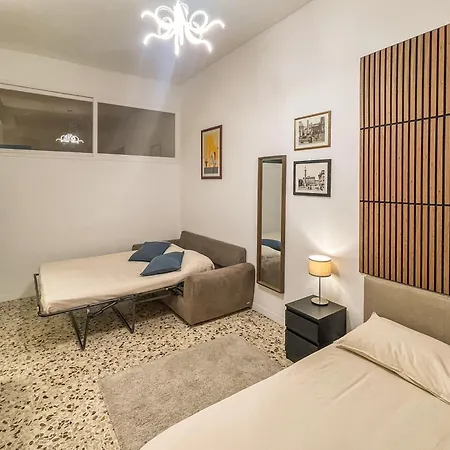 Cinecitta Corner Apartman *